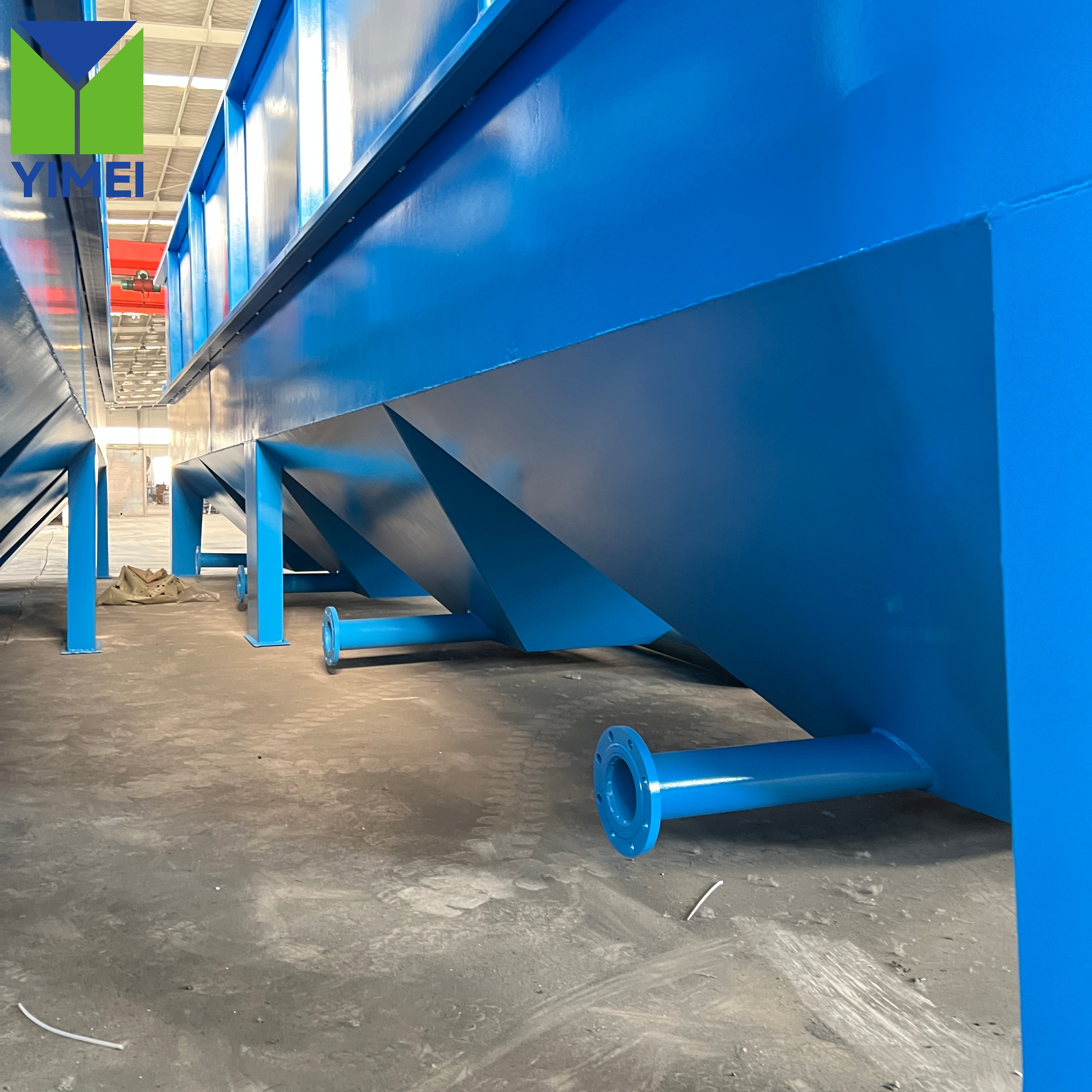 Compact Lamella Clarifier – Blue Finish Klarifikasi lamella industri berwarna biru dengan media pengendap tabung