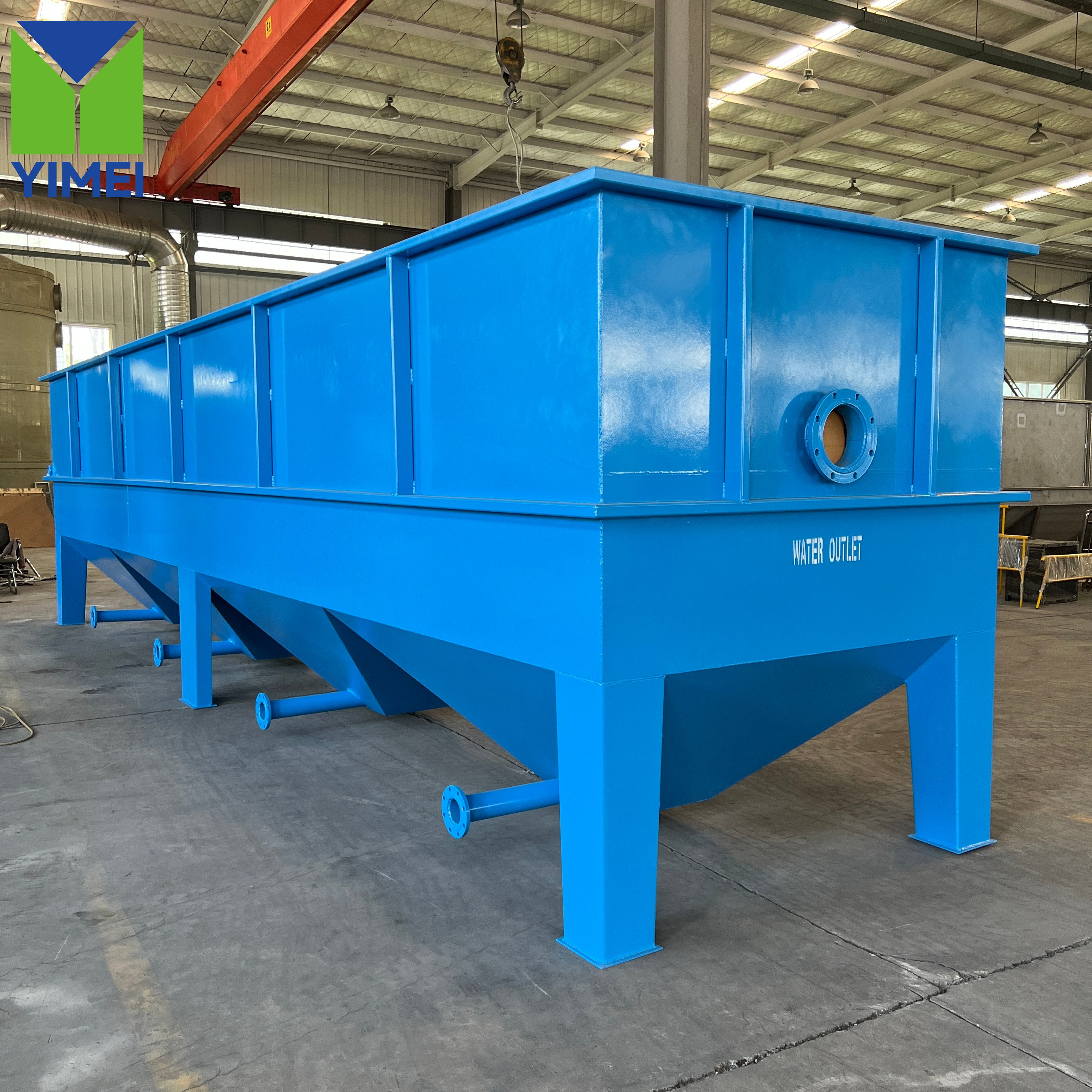 Compact Lamella Clarifier – Blue Finish Klarifikasi lamella industri berwarna biru dengan media pengendap tabung