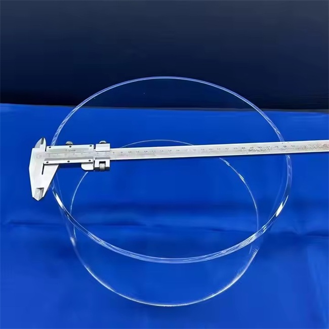 Heat resistant large-diameter quartz glass tube Hitzebeständiges Quarzglasrohr mit großem Durchmesser