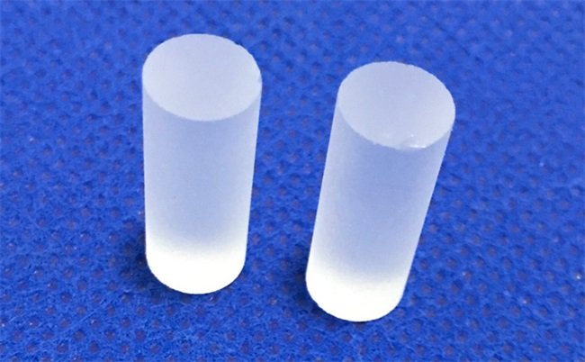 Customized chemical laboratory quartz rod manufacturer Maßgeschneiderter Hersteller von Quarzstäben für chemische Labore