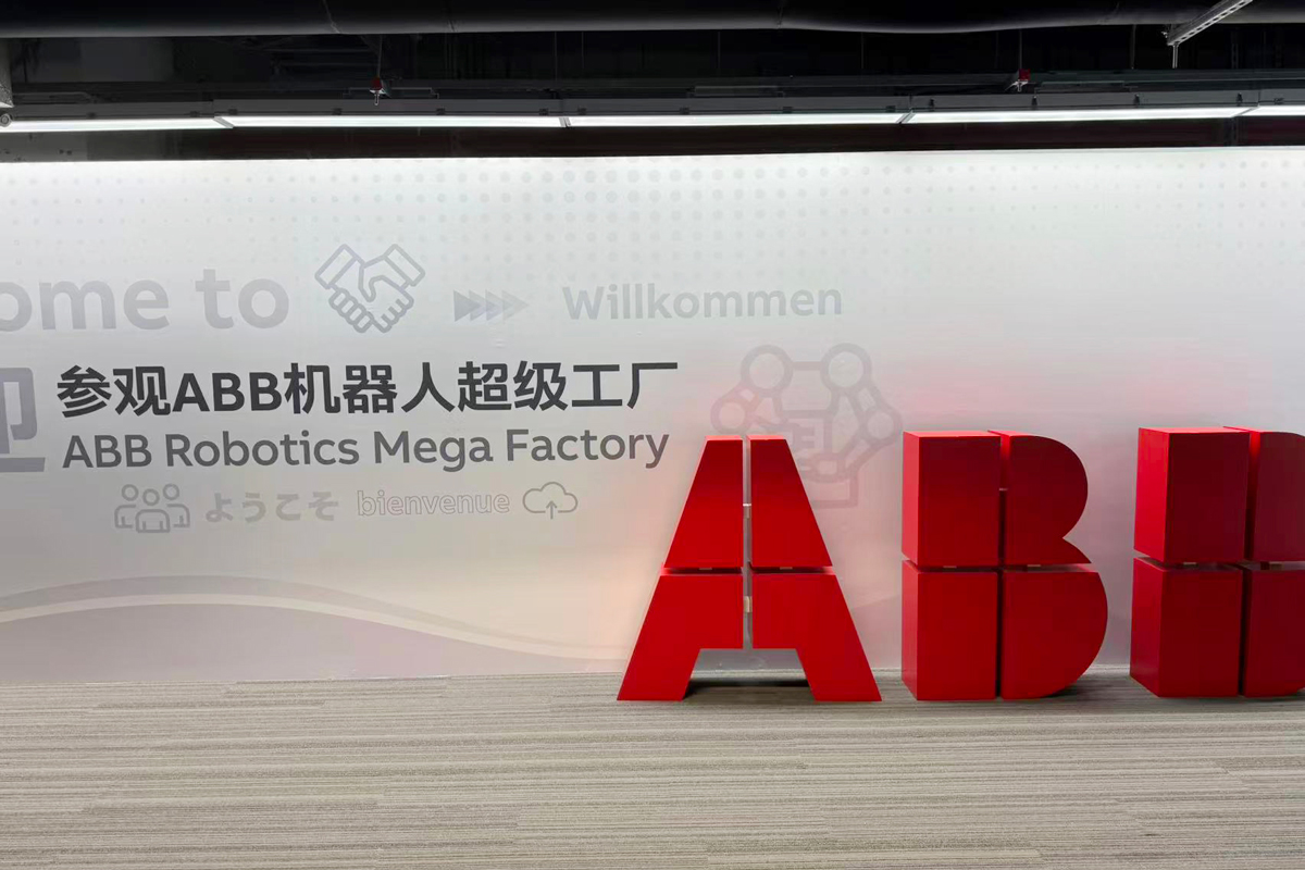 Hluboký ponor do ABB Robotics Super Factory