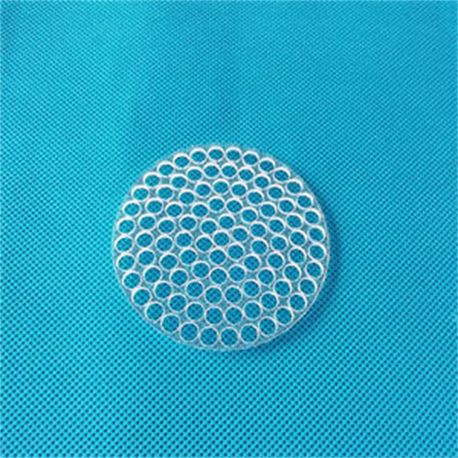 Fused silica glass round plate with holes Runde Platte aus Quarzglas mit Löchern