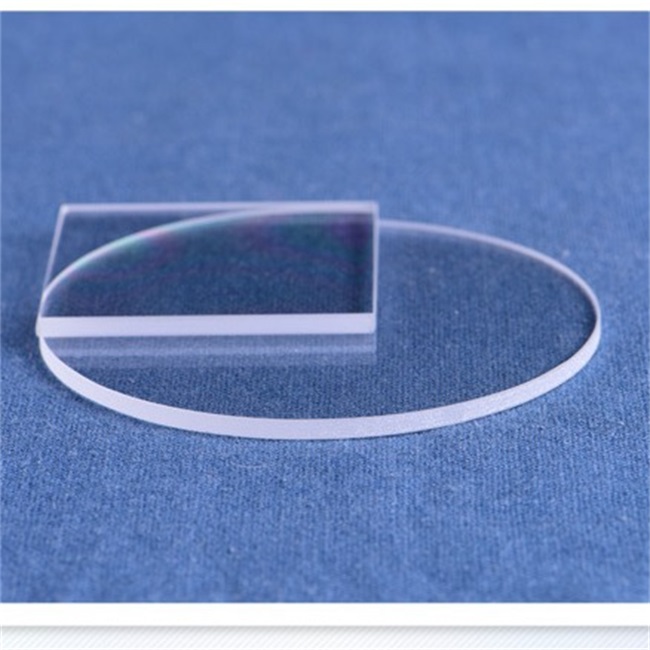 Highly transparent optical quartz plate Hochtransparente optische Quarzplatte