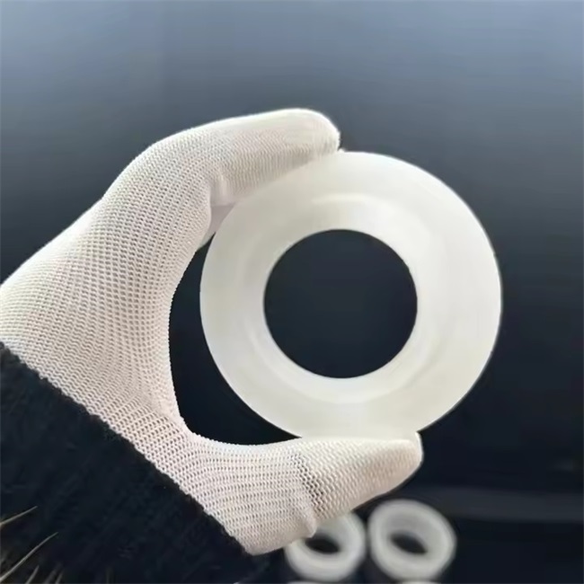 Translucent frosted fused silica flange ring حلقة شفة من السيليكا المصهورة الشفافة