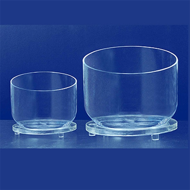 Corrosion resistant quartz crucible Korrosionsbeständiger Quarztiegel
