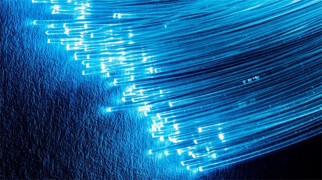 أنبوب زجاج الكوارتز لتصنيع الألياف الضوئية