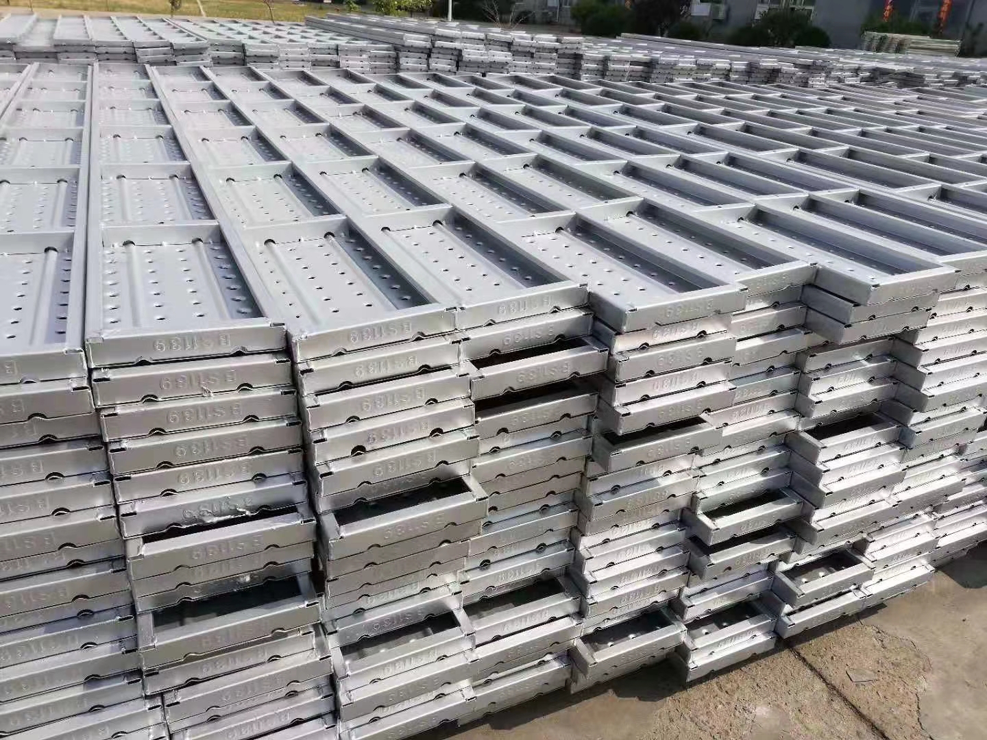 galvanised steel scaffold supplier fornitore di impalcature in acciaio zincato
