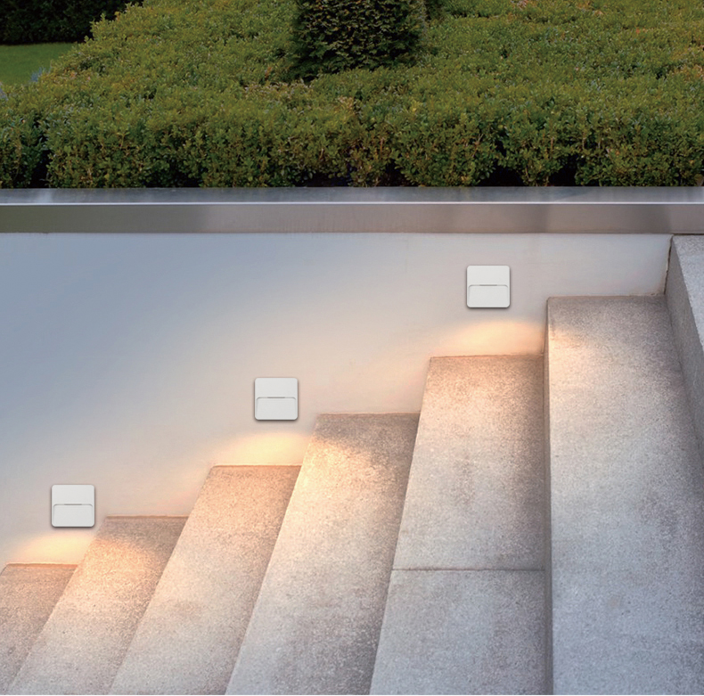 Square flush recessed LED step light LBD1114-2, 2W 100lm, 75° downward beam, horizontal louver anti-glare cover, IP65 waterproof, black white PC plastic, dimension 120×120×12mm, ultra thin skirting stair light 2-year warranty Vierkantige spoel-ingeboude LED-staplig LBD1114-2, 2W 100lm, 75° afwaartse straal, horisontale louwer anti-glombedekking, IP65 waterdig, swart wit rekenaarplastiek, afmeting 120×120×12mm, ultradun vloerlyste traplig 2 jaar waarborg