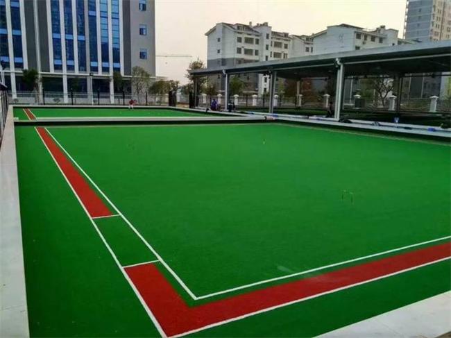 Anti slip flooring around the swimming pool Rutschfester Boden rund um den Pool