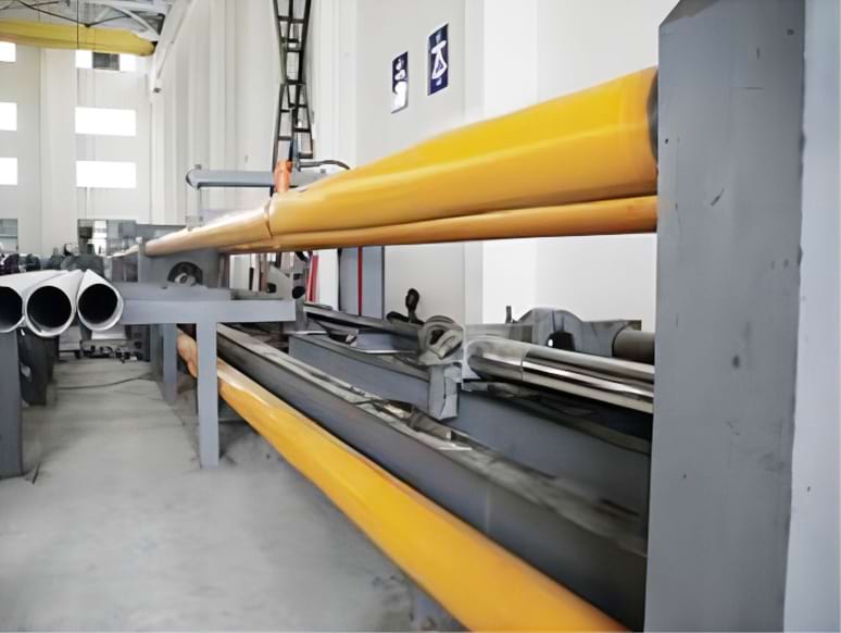 Prec&iacute;zi&oacute;s cső5