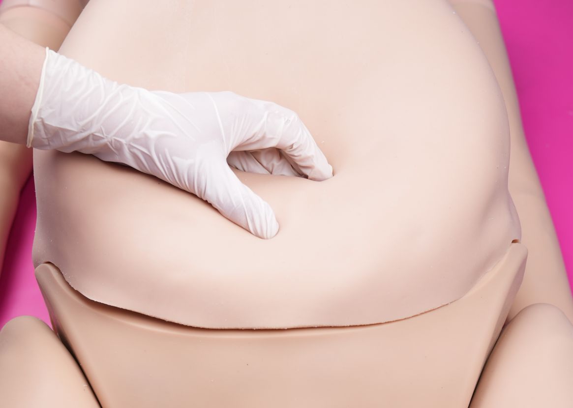 산후 출혈 관리를 위한 모의 자궁 마사지