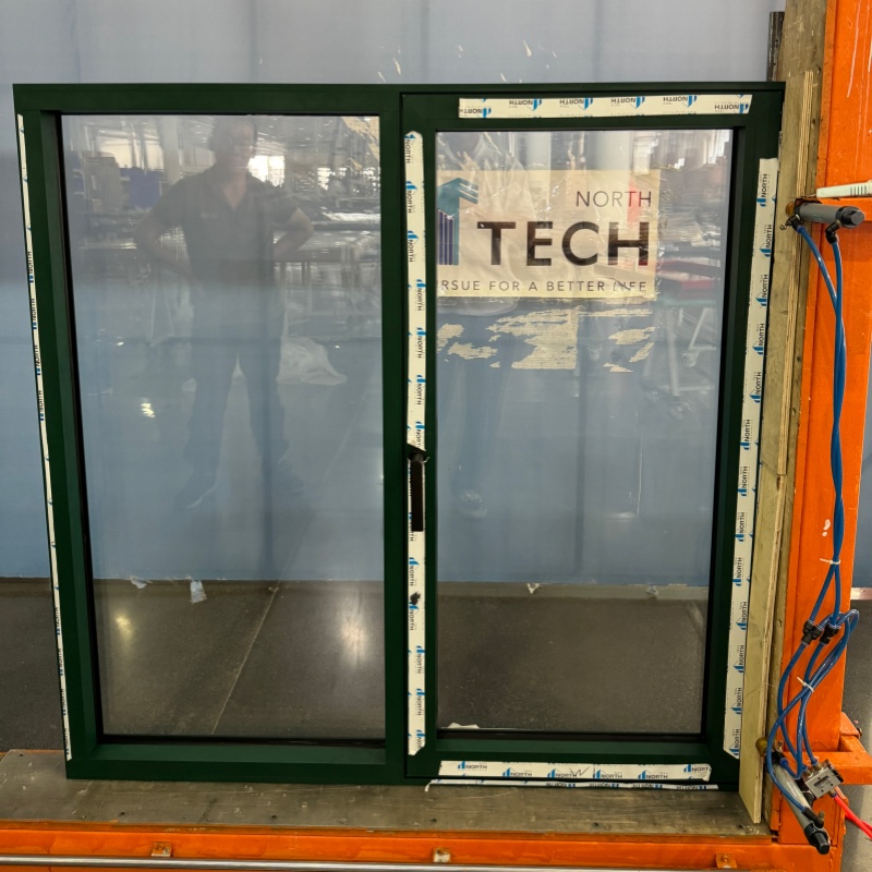 okna s &uacute;zk&yacute;m r&aacute;mem