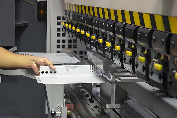 panlililak at baluktot na mga bahagi