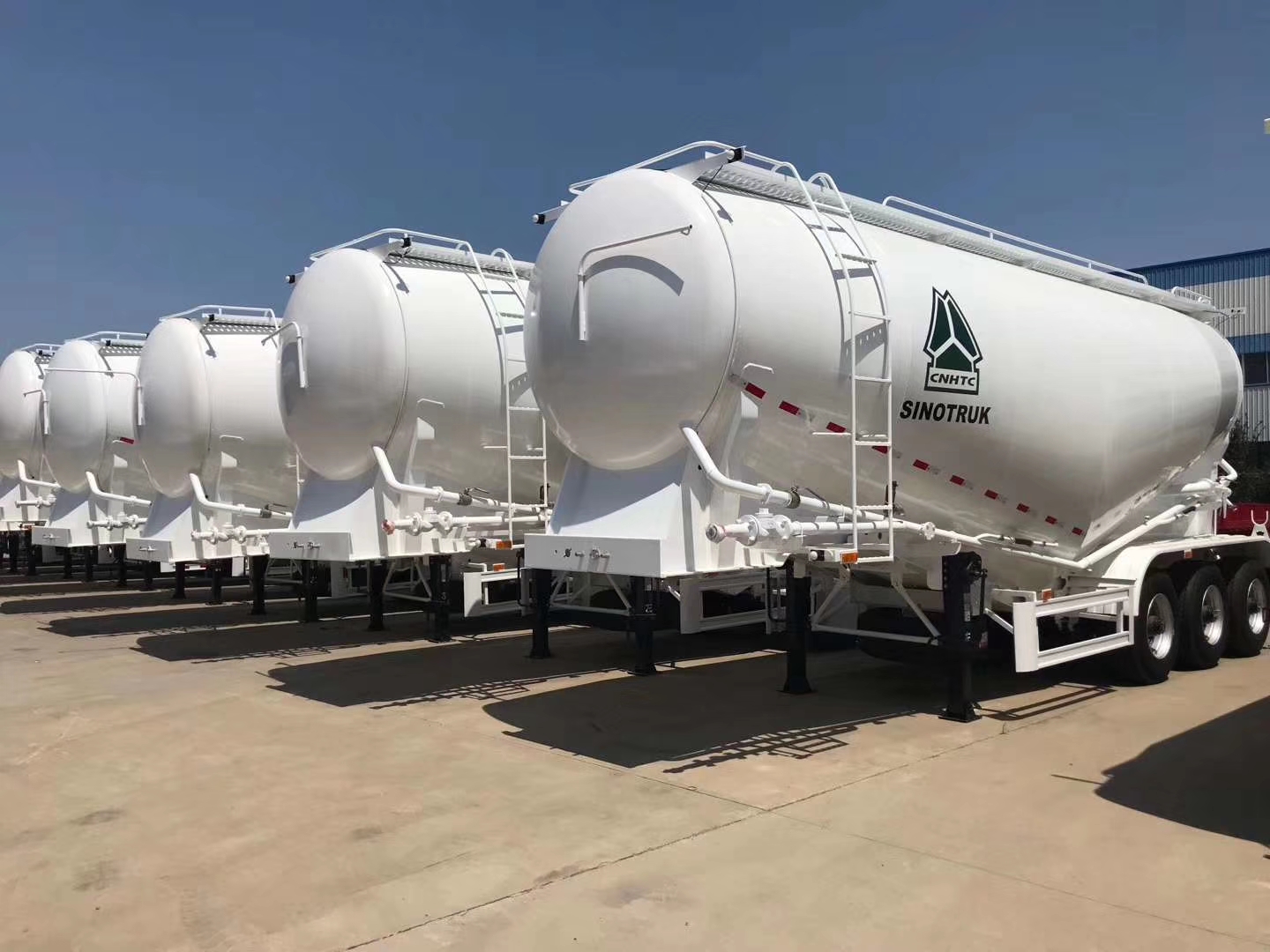 прицеп для перевозки цемента