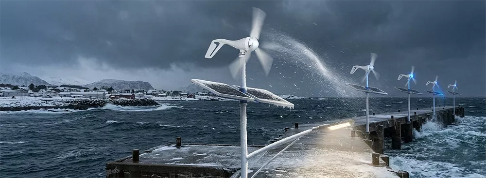 off-grid-hybrid-street-light-operating-in-harsh-weather-conditions
