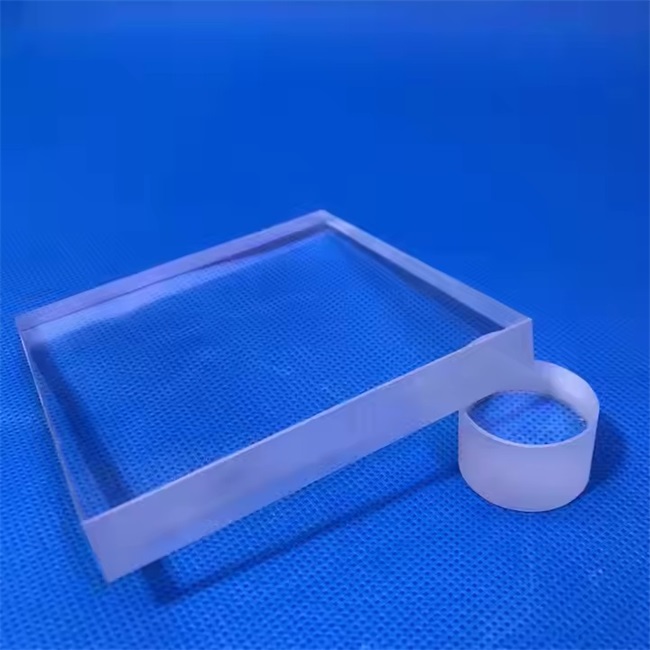 Transparente Glasplatte aus Quarzglas mit hoher Lichtdurchl&auml;ssigkeit