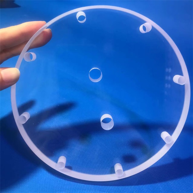 Fournisseur de plaques de verre de quartz perfor&eacute;es optiques