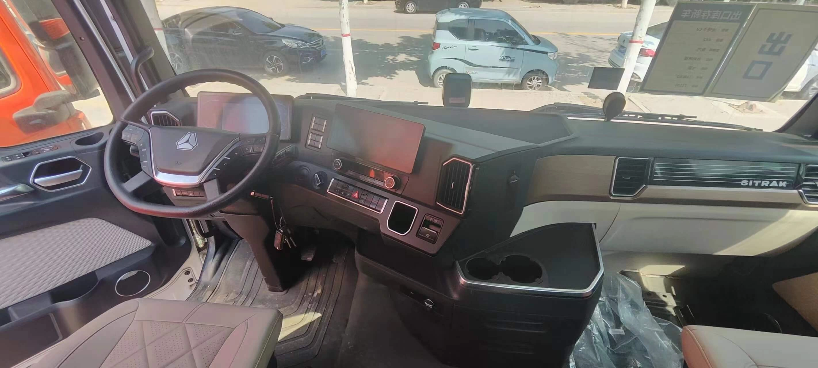 Sitrak-C9H-4X2-traktor-n&aacute;kladn&iacute; automobil.webp