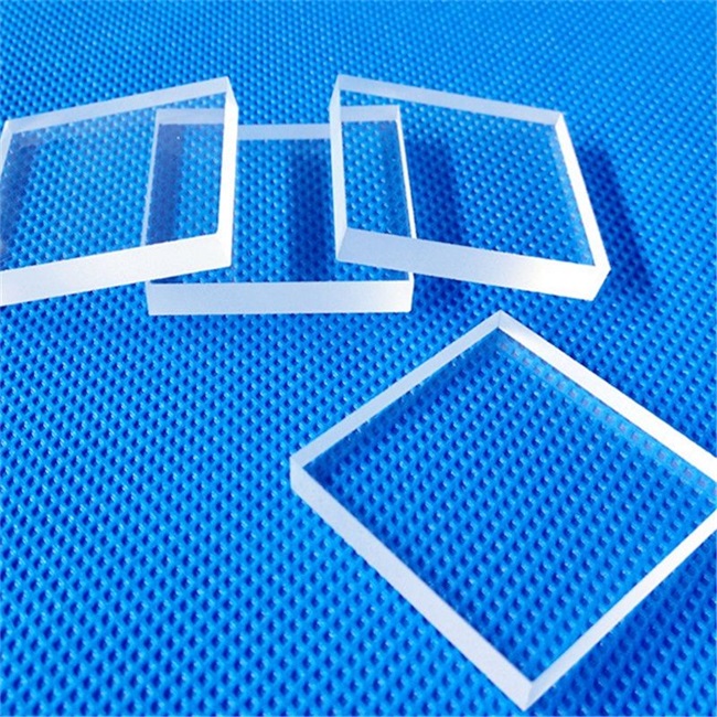 Quarzglasplatte mit hochdurchl&auml;ssigem Glasfaseradapter