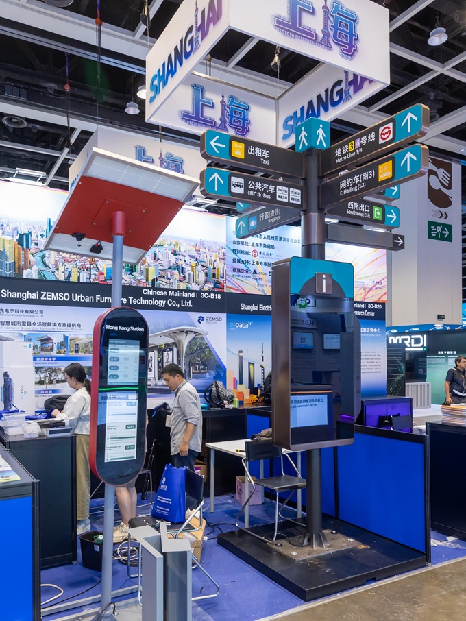 Digital Signage and Wayfinding.jpg