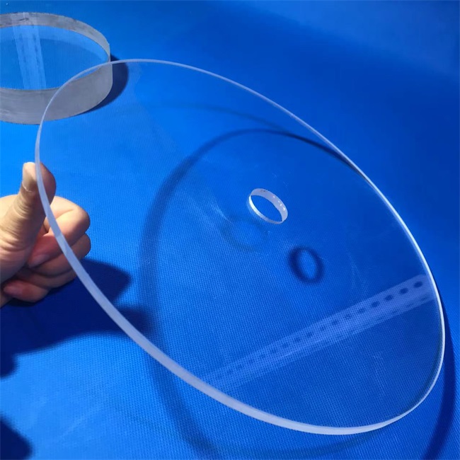 Fabricant de plaques de verre de quartz perfor&eacute;es optiques