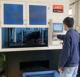 JASU塑料吹瓶机车间