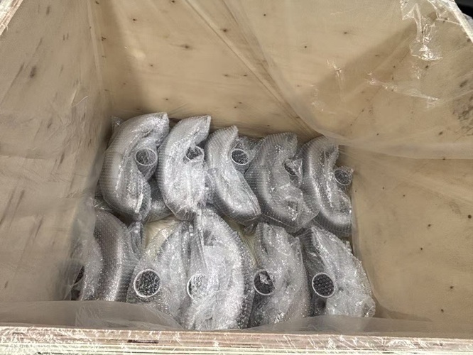 pildīta ar burbuļu maisiņu