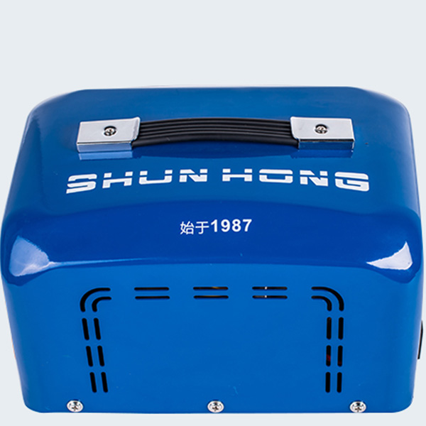 Ergonomisk b&aelig;rbart b&aelig;reh&aring;ndtag p&aring; Shunhong 2000W-5000W heavy duty sp&aelig;ndingsomformer